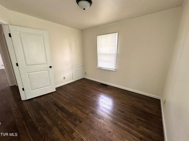 2200 East 7th Avenue, Johnson City, TN 37601