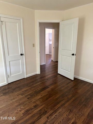 2200 East 7th Avenue, Johnson City, TN 37601