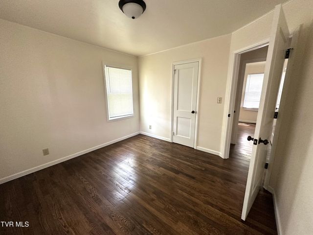 2200 East 7th Avenue, Johnson City, TN 37601