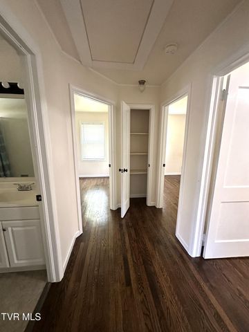 2200 East 7th Avenue, Johnson City, TN 37601