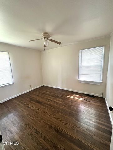 2200 East 7th Avenue, Johnson City, TN 37601