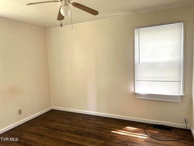 2200 East 7th Avenue, Johnson City, TN 37601