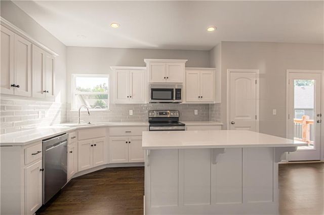 6110 NE 118th Street, Kansas City, MO 64156