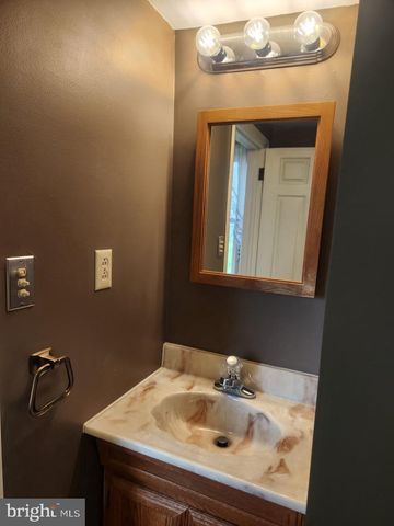 1242 BRENEMAN RD, Manheim, PA 17545
