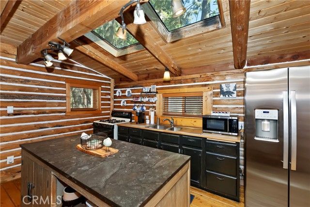 788 Buckingham Square, Lake Arrowhead, CA 92352