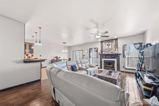 323 San Marco Way, St Peters, MO 63304