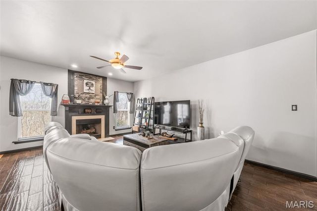 323 San Marco Way, St Peters, MO 63304