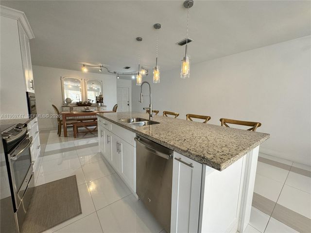 7002 Holly Rd, Miami Lakes, FL 33014