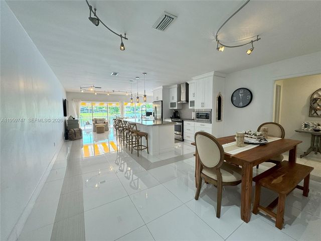 7002 Holly Rd, Miami Lakes, FL 33014