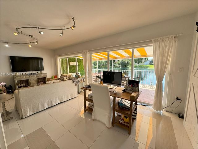 7002 Holly Rd, Miami Lakes, FL 33014