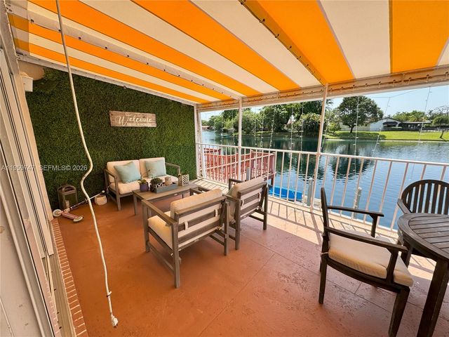 7002 Holly Rd, Miami Lakes, FL 33014