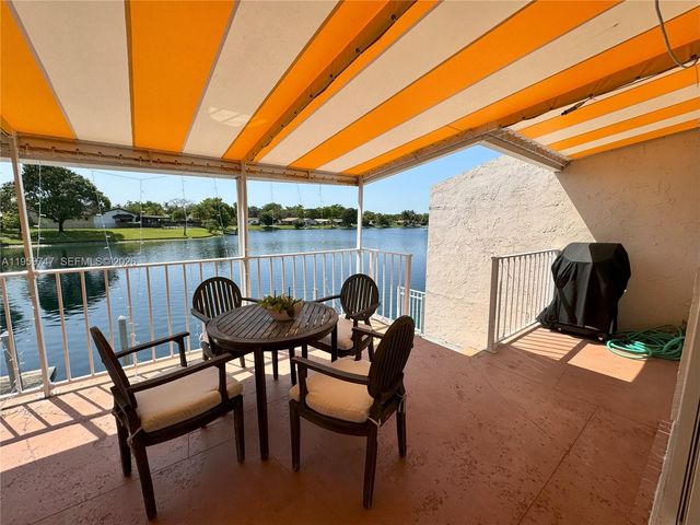 7002 Holly Rd, Miami Lakes, FL 33014