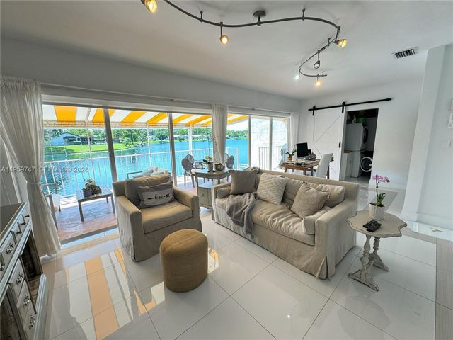 7002 Holly Rd, Miami Lakes, FL 33014