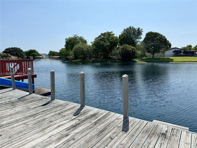 7002 Holly Rd, Miami Lakes, FL 33014