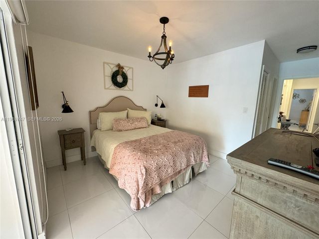 7002 Holly Rd, Miami Lakes, FL 33014