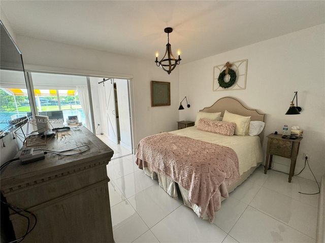 7002 Holly Rd, Miami Lakes, FL 33014