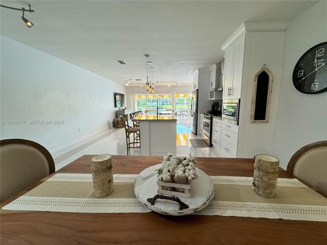 7002 Holly Rd, Miami Lakes, FL 33014