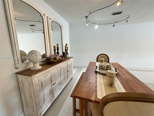 7002 Holly Rd, Miami Lakes, FL 33014