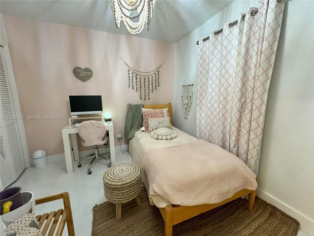 7002 Holly Rd, Miami Lakes, FL 33014