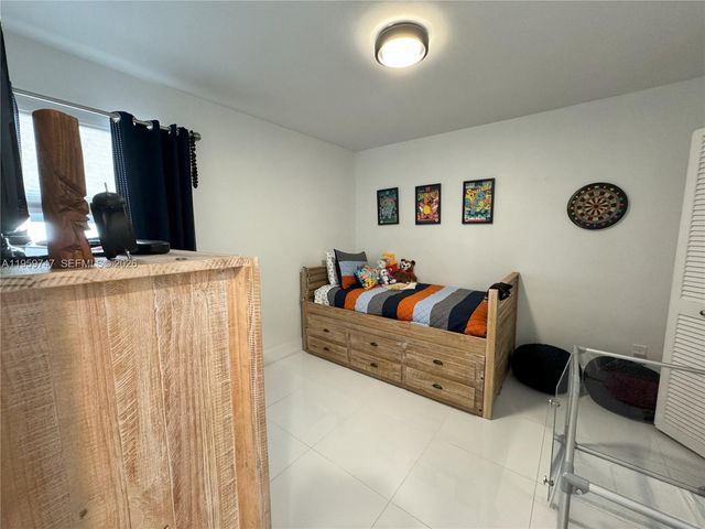 7002 Holly Rd, Miami Lakes, FL 33014