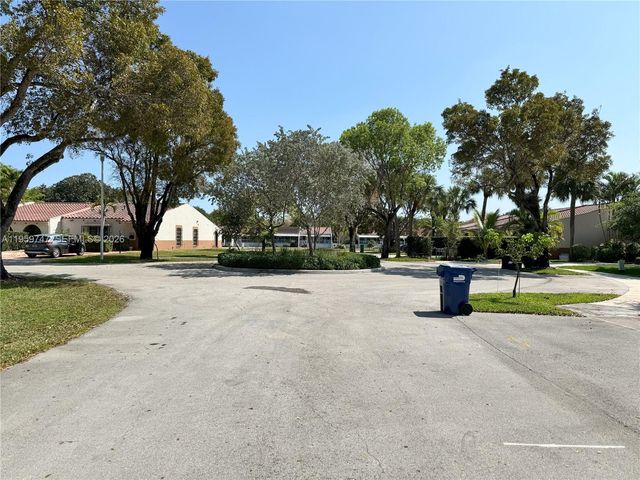 7002 Holly Rd, Miami Lakes, FL 33014