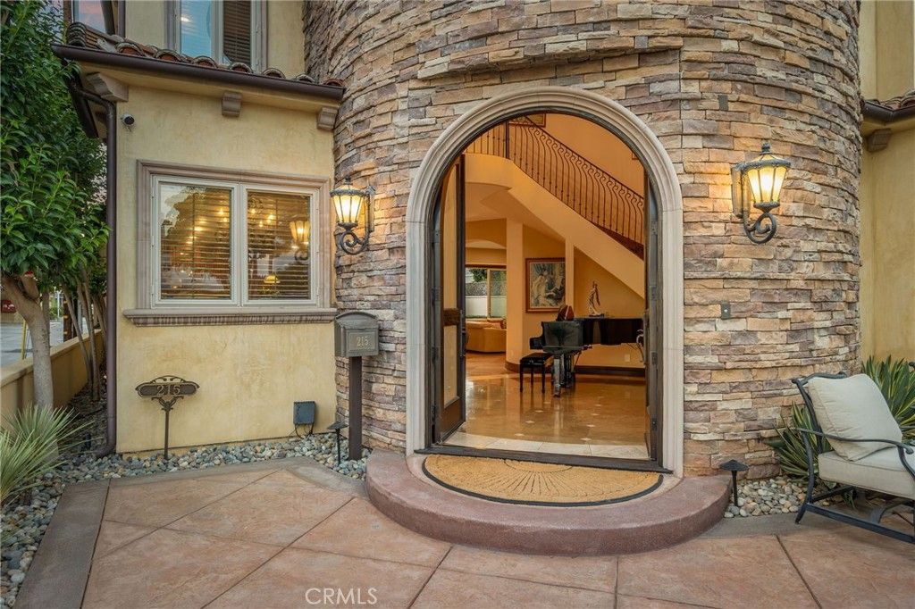 215 The Toledo, Long Beach, CA 90803 — photo 2