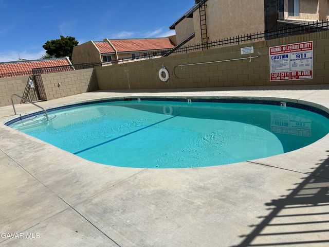 38710 E 10th Street Apt 12, Palmdale, CA 93550