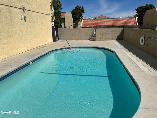38710 E 10th Street Apt 12, Palmdale, CA 93550