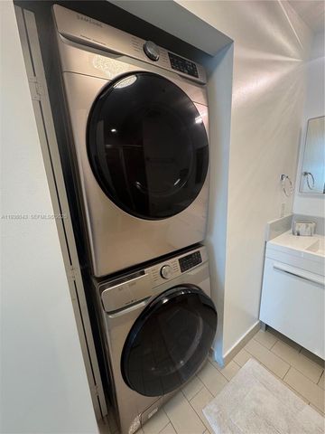 1111 SW 1 2616, Miami, FL 33130