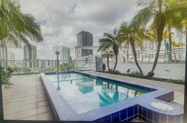 1111 SW 1 2616, Miami, FL 33130