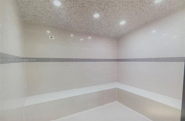 1111 SW 1 2616, Miami, FL 33130