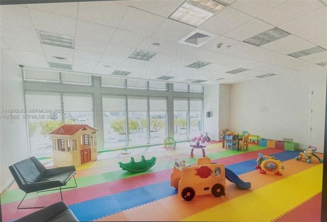 1111 SW 1 2616, Miami, FL 33130