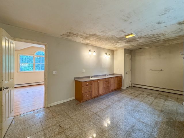 66 S Harbor Rd, Townsend, MA 01469
