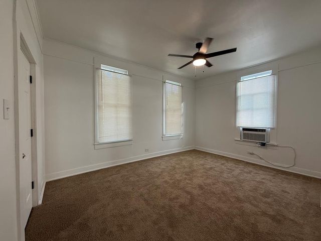 305 N Tivy St, Kerrville, TX 78028