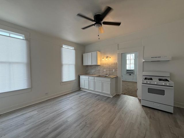 305 N Tivy St, Kerrville, TX 78028