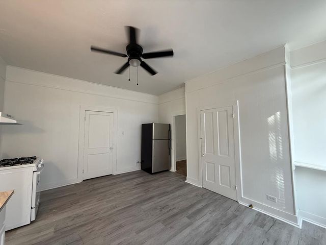 305 N Tivy St, Kerrville, TX 78028