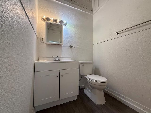 305 N Tivy St, Kerrville, TX 78028
