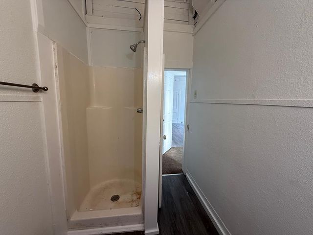 305 N Tivy St, Kerrville, TX 78028