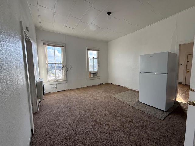 305 N Tivy St, Kerrville, TX 78028