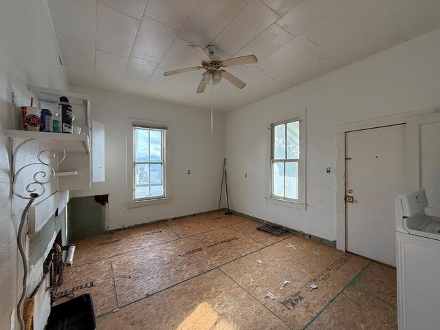 305 N Tivy St, Kerrville, TX 78028