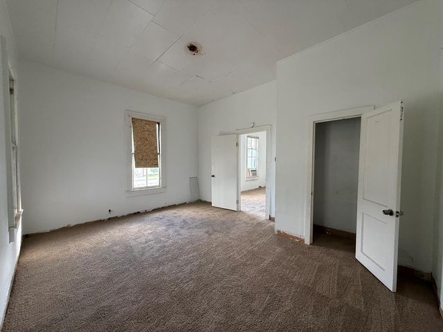 305 N Tivy St, Kerrville, TX 78028