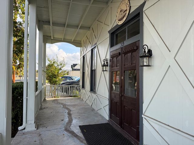 305 N Tivy St, Kerrville, TX 78028