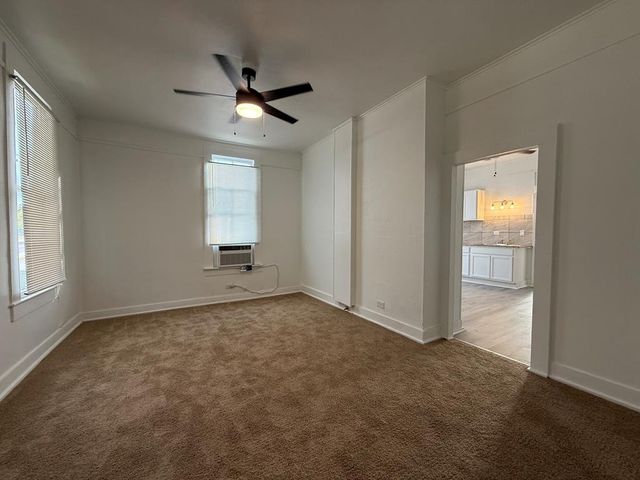 305 N Tivy St, Kerrville, TX 78028