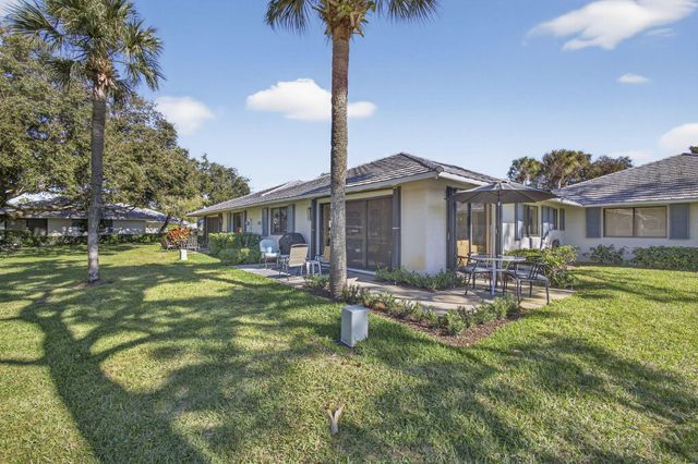 516 Club Drive, Palm Beach Gardens, FL 33418