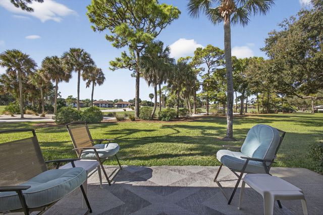 516 Club Drive, Palm Beach Gardens, FL 33418