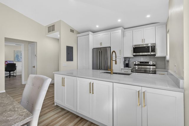 516 Club Drive, Palm Beach Gardens, FL 33418