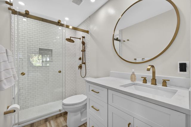 516 Club Drive, Palm Beach Gardens, FL 33418