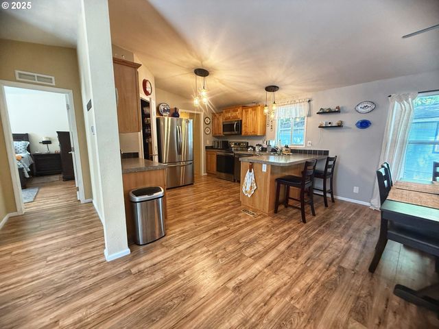 32700 Se LEEWOOD Ln 102, Boring, OR 97009