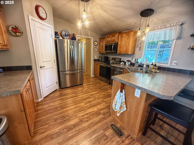 32700 Se LEEWOOD Ln 102, Boring, OR 97009