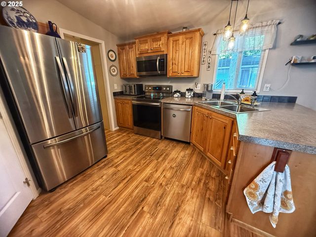 32700 Se LEEWOOD Ln 102, Boring, OR 97009